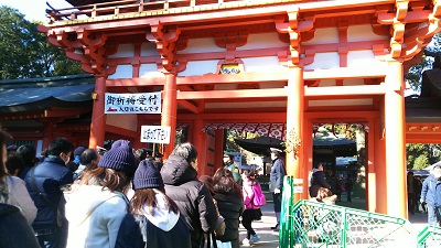 氷川神社入場制限待ち